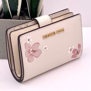 Michael Kors Jet Set Medium Floral
Embellished Signature Logo Bi Fold
Wallet NWT
